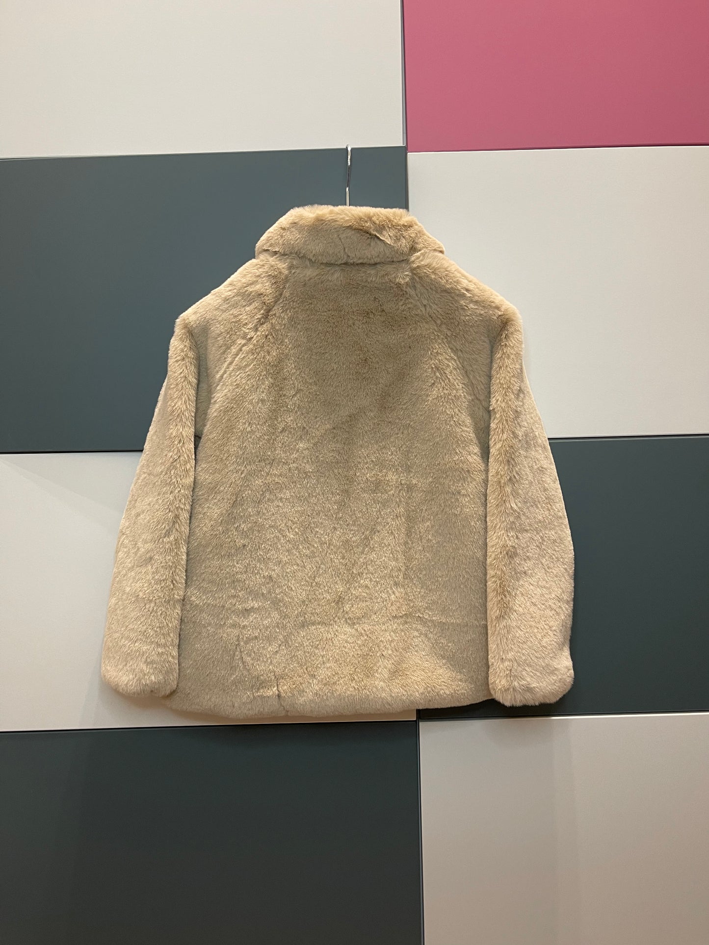 Pelliccia chiara color beige