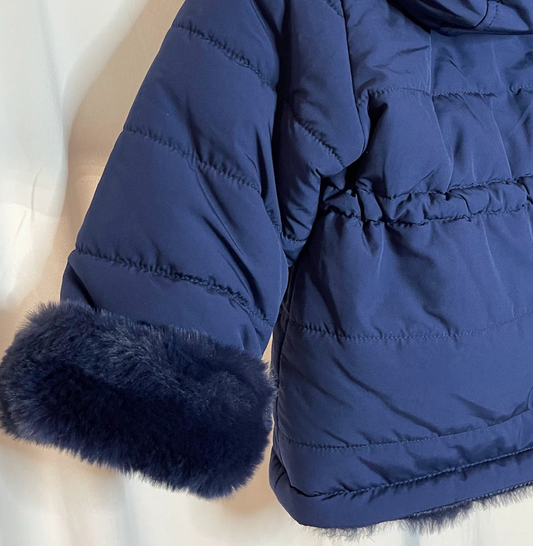 Giacca blu con cappuccio con pelo