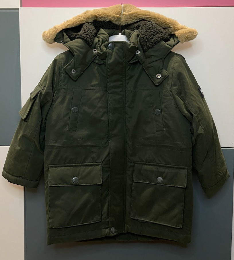 Parka verde con cappuccio con pelo